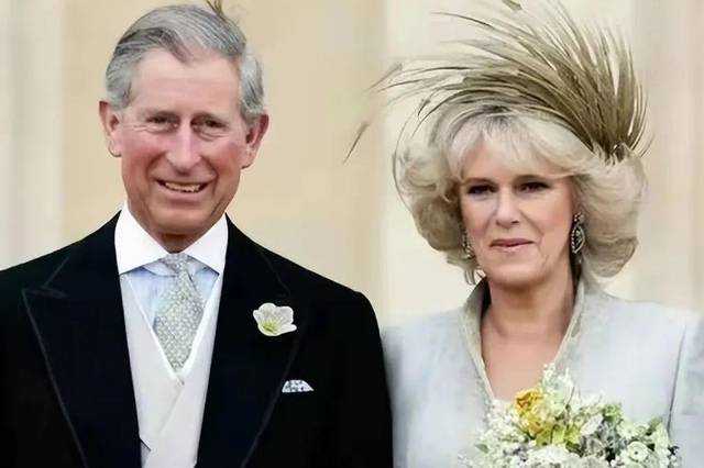 英国的传奇王后卡米拉：从小三到正宫苦熬52年，终迎高光时刻